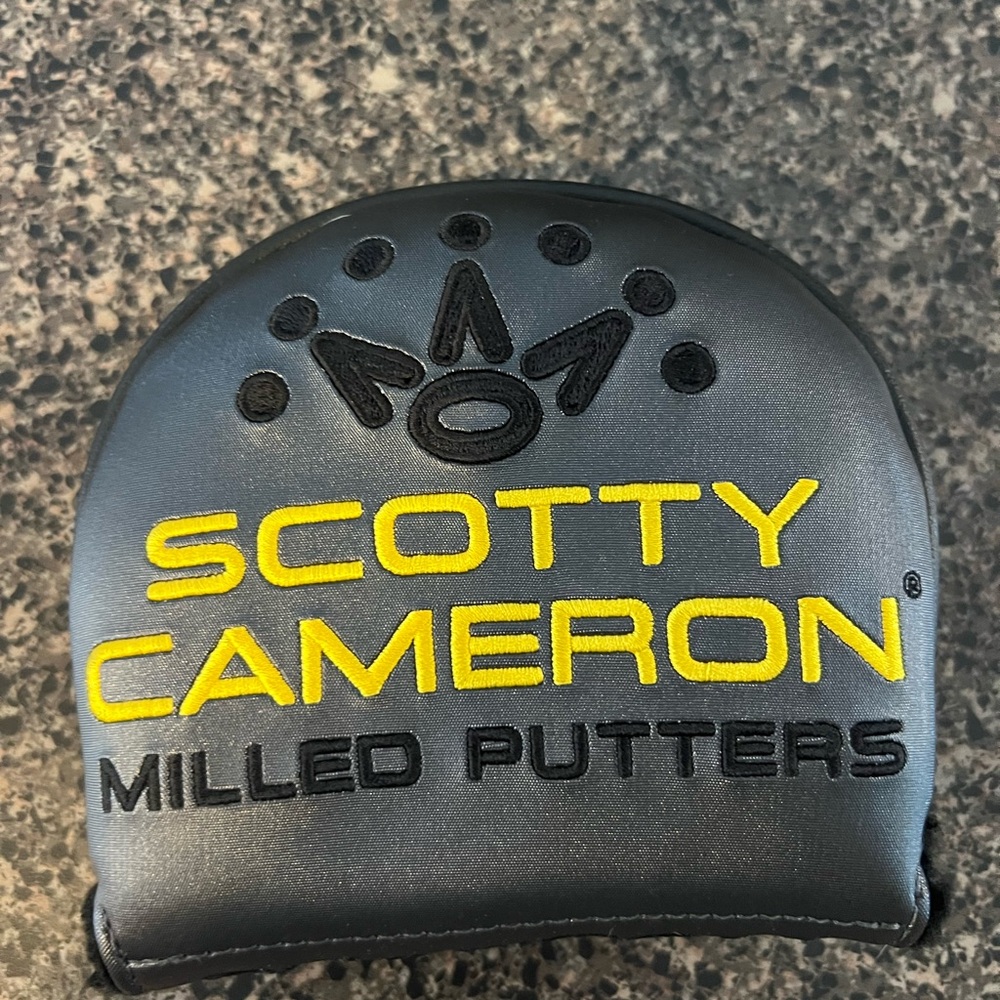 Brand new Scotty Cameron Phantom head cover